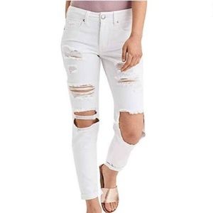 ❣️AE Distressed White Tomgirl Jean